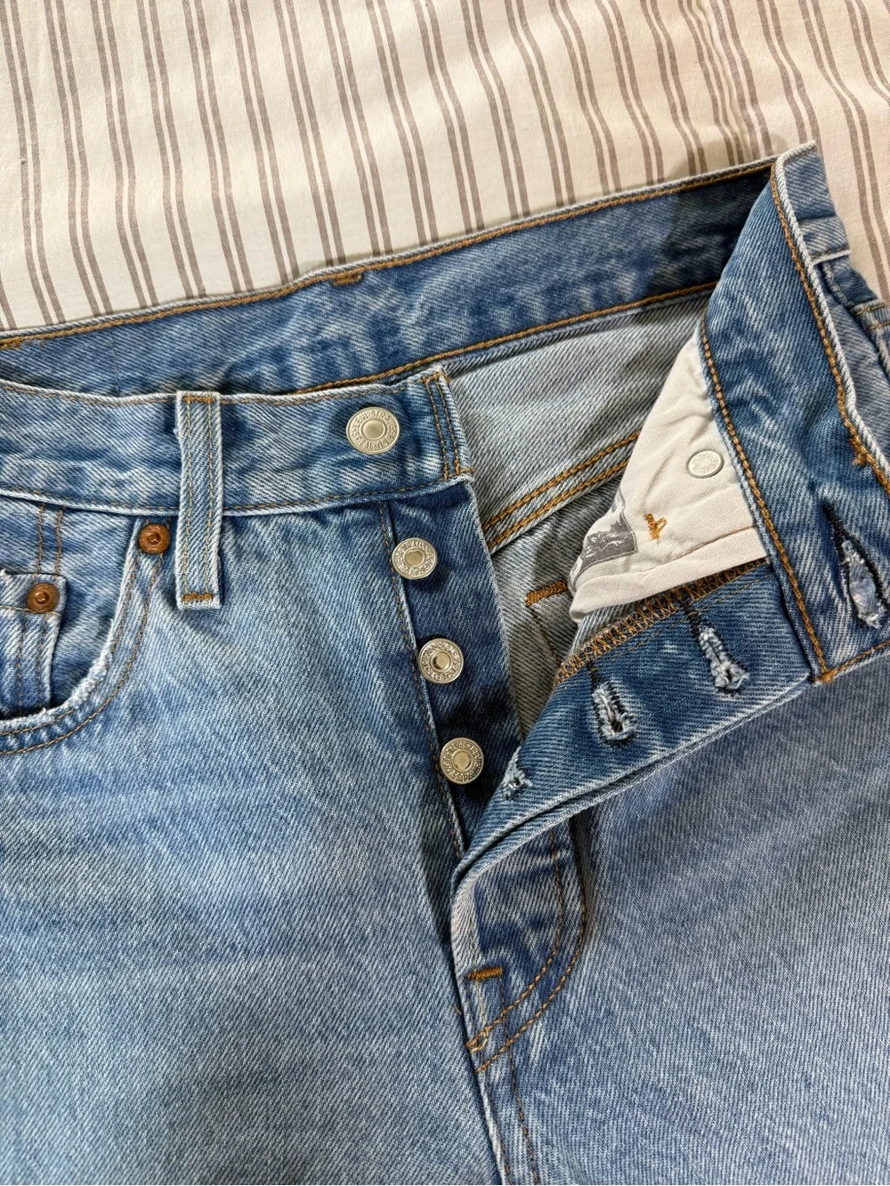 Levi's 501 Distressed Straight Leg Jeans Light Wash Button Fly Women’s 24x26